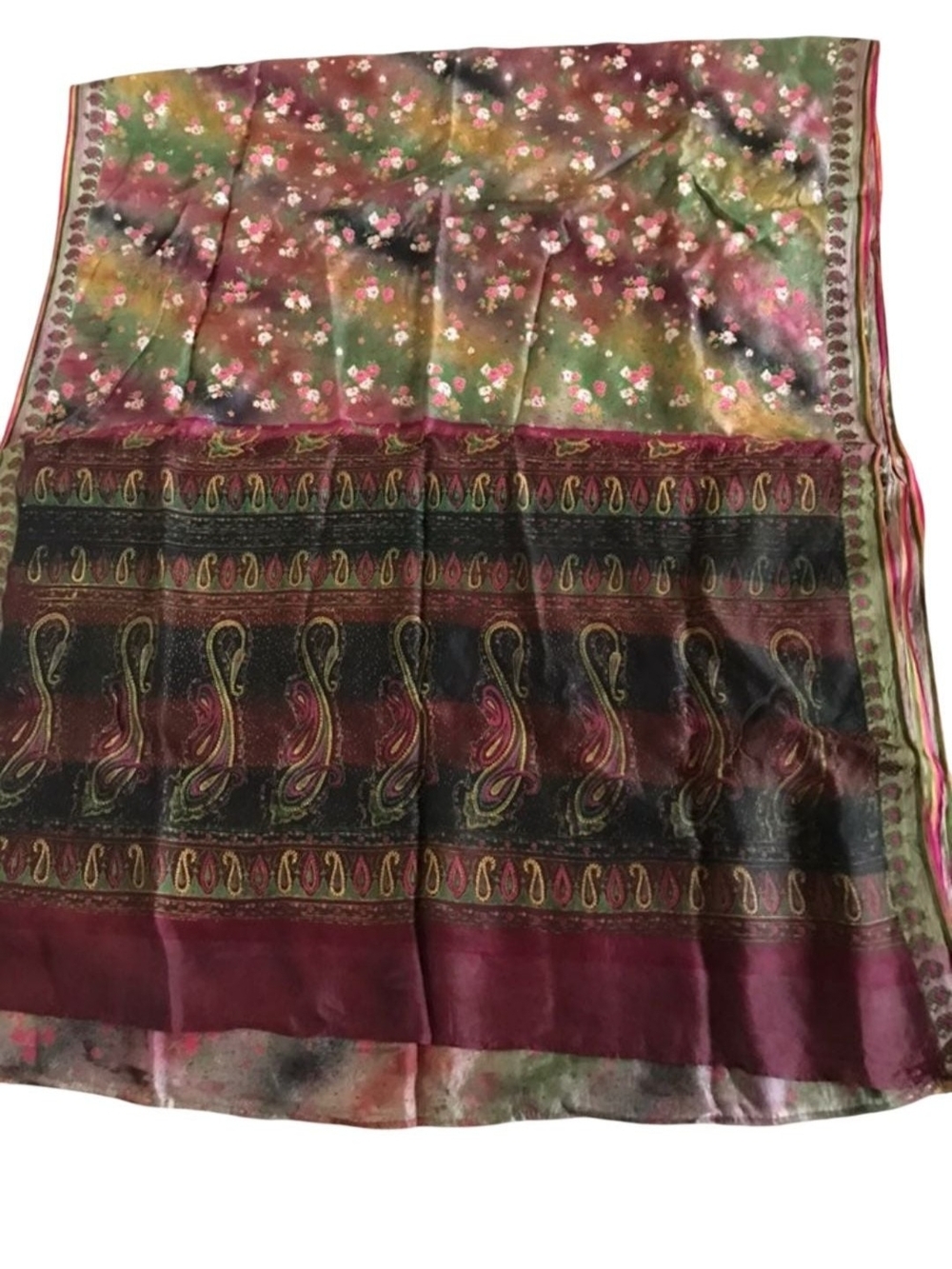 Floral And Paisley Print Saree